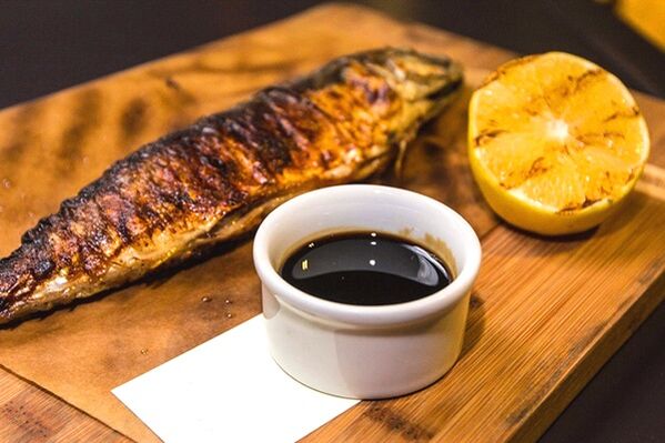 Le poisson grillé à la sauce au gingembre satisfera la faim et augmentera la puissance masculine